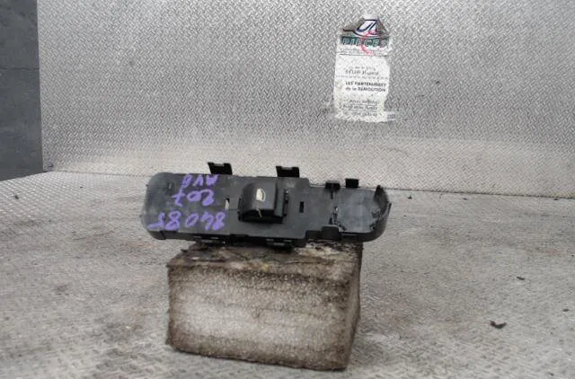 Commande lève-glace porte avant droite Peugeot 207-207 (WA_, WC_) 1.4 hdi (2006-2015) 5 portes occasion — photo 2
