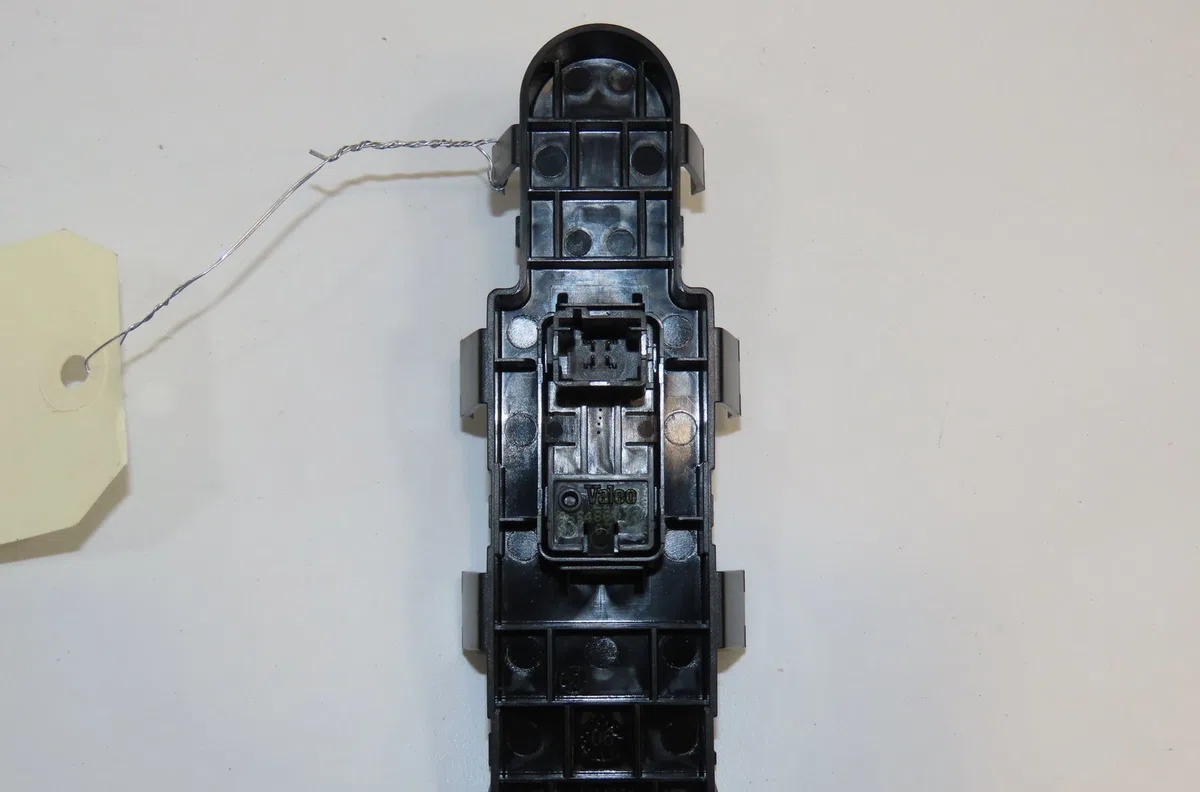 Commande lève-glace porte avant droite Peugeot 207-207 (WA_, WC_) 1.6 16v (2006-2013) occasion — photo 2