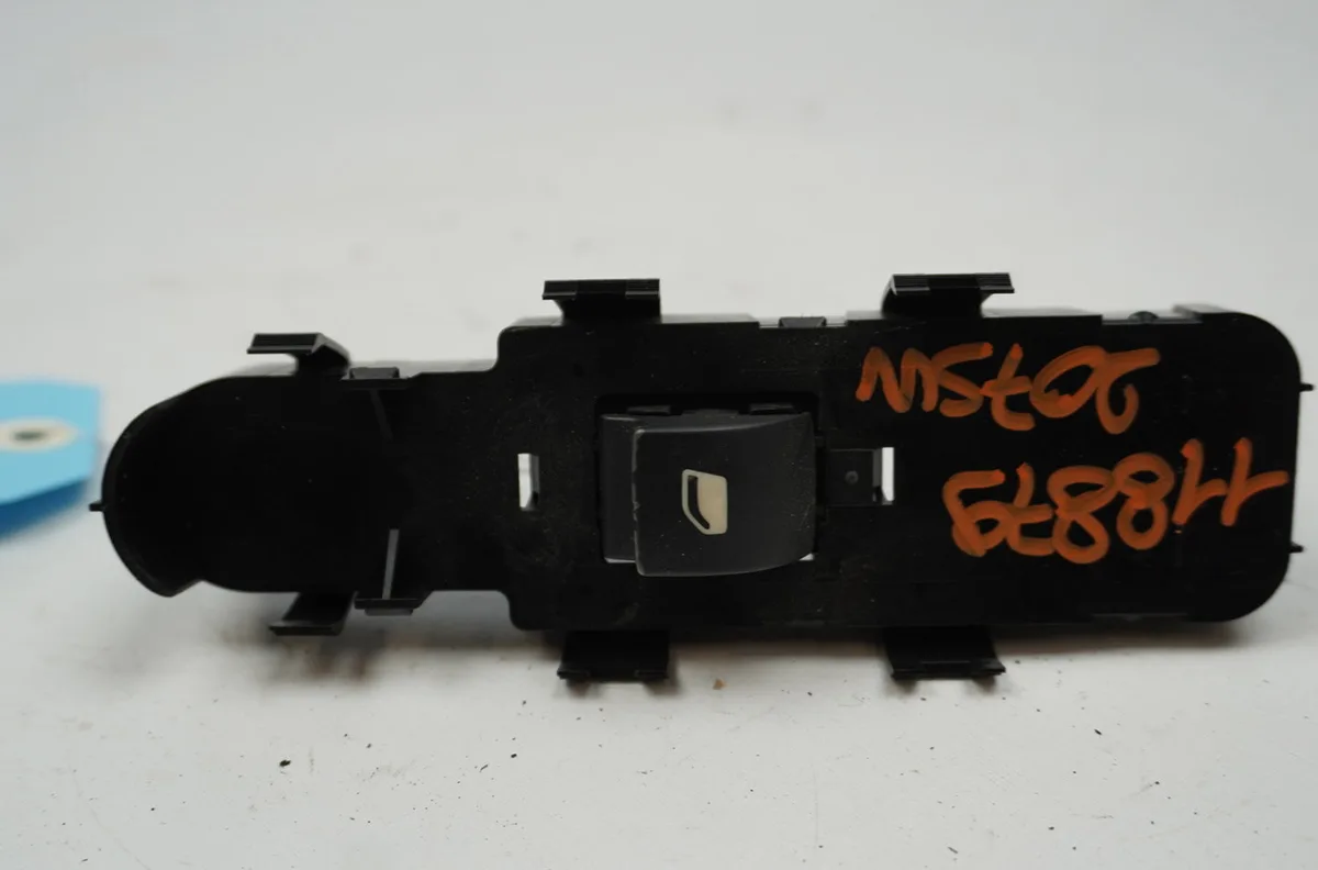 Commande lève-glace porte avant droite Peugeot 207 SW (WK_) 1.6 hdi (2007-2012) 5 portes occasion