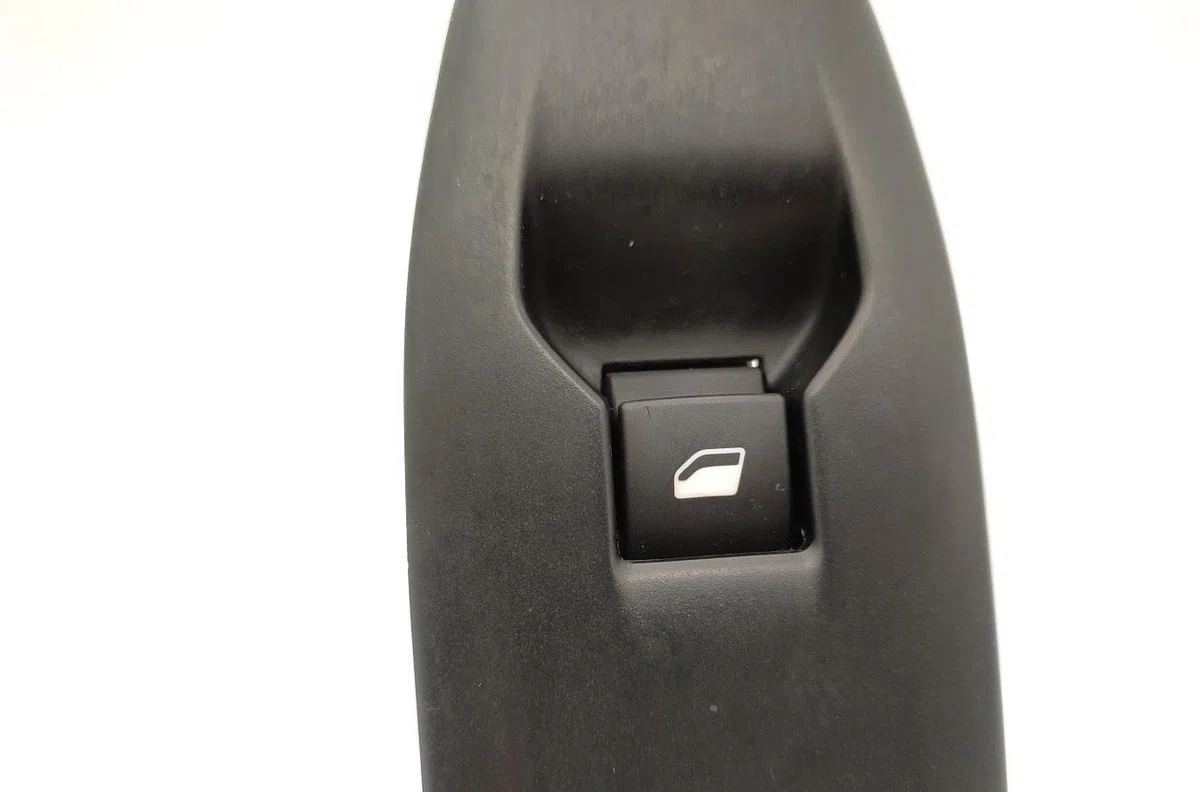 Commande lève-glace porte avant droite PEUGEOT 208 1 PHASE 1 occasion — photo 3