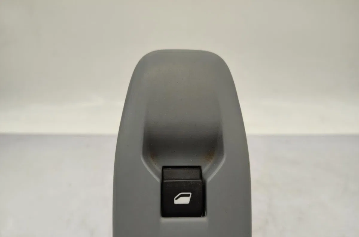 Commande lève-glace porte avant droite PEUGEOT 208 1 PHASE 1 occasion — photo 2