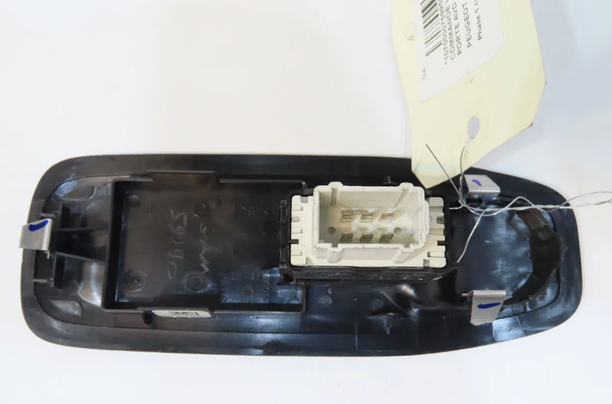 Commande lève-glace porte avant droite Peugeot 208 I (CA_, CC_) 1.0 (2012) occasion — photo 2