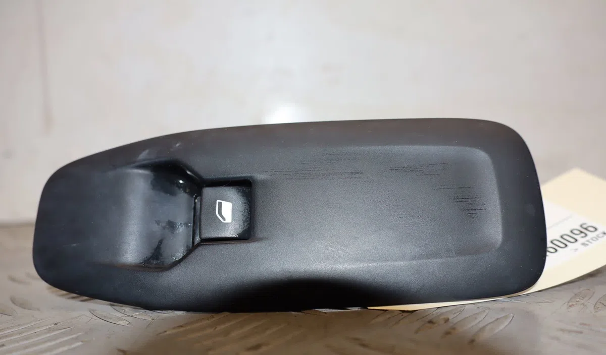 Commande lève-glace porte avant droite Peugeot 208 I (CA_, CC_) 1.2 vti 68 - puretech 68 (2016) 5 portes occasion