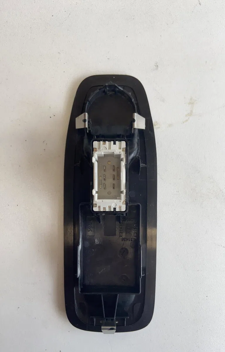 Commande lève-glace porte avant droite Peugeot 208 I (CA_, CC_) 1.6 hdi (2012) 5 portes occasion — photo 2