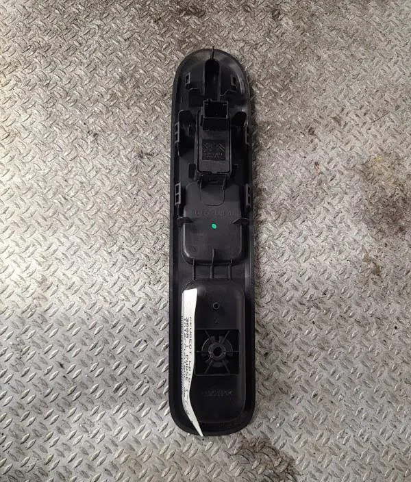 Commande lève-glace porte avant droite Peugeot 3008 Monospace (0U_) 1.6 hdi (2009-2016) 5 portes occasion — photo 2