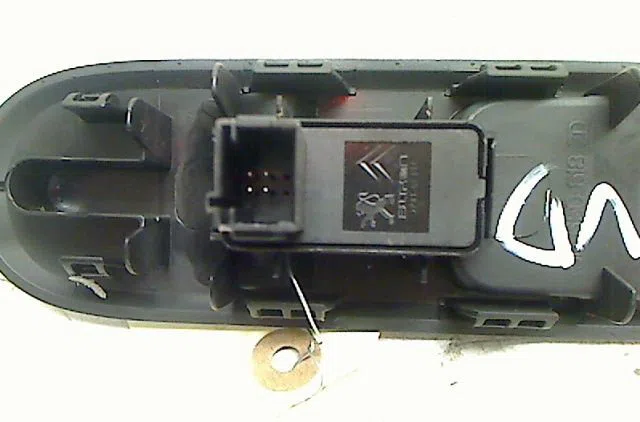 Commande lève-glace porte avant droite Peugeot 3008 Monospace (0U_) 1.6 hdi (2009-2016) 5 portes occasion — photo 2