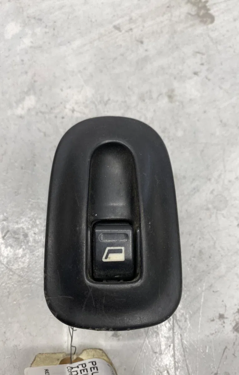 Commande lève-glace porte avant droite Peugeot 306 3-5 portes (7A, 7C, N3, N5) 1.6 (1993-2000) occasion — photo 2