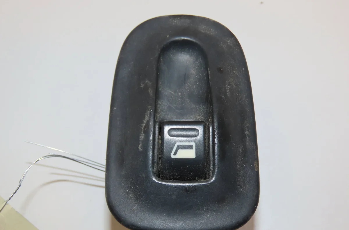 Commande lève-glace porte avant droite Peugeot 306 3-5 portes (7A, 7C, N3, N5) 1.8 16v (1997-2001) occasion