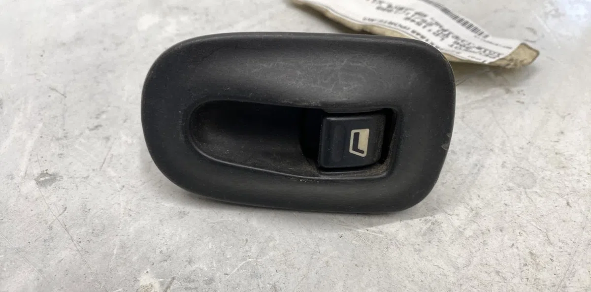 Commande lève-glace porte avant droite Peugeot 306 3-5 portes (7A, 7C, N3, N5) 2.0 hdi 90 (1999-2002) occasion — photo 2