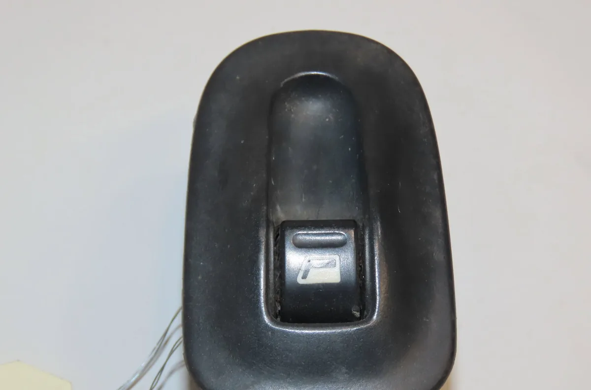 Commande lève-glace porte avant droite Peugeot 306 (7B, N3, N5) 1.9 srdt (1994-2001) occasion
