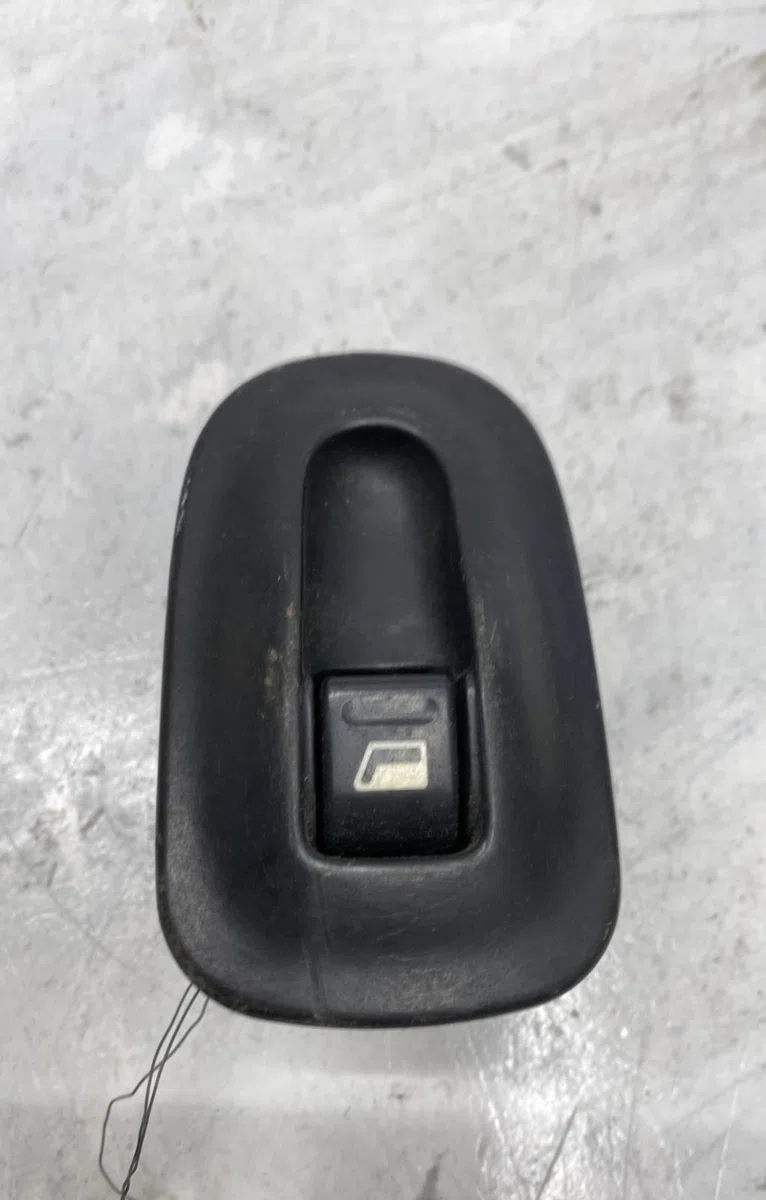 Commande lève-glace porte avant droite Peugeot 306 Décapotable (7D, N3, N5) 1.6 (1996-2000) occasion — photo 2