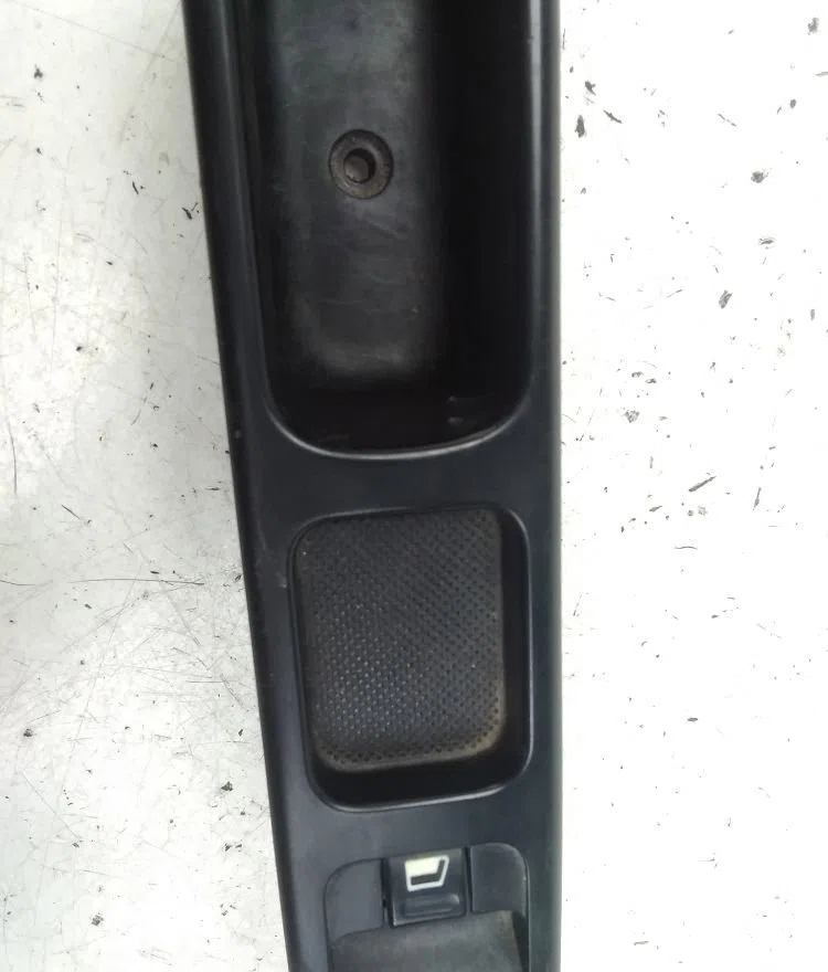 Commande lève-glace porte avant droite PEUGEOT 307 2001 occasion — photo 3