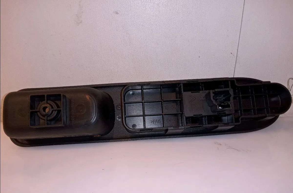 Commande lève-glace porte avant droite Peugeot 307 (3A-C) 2.0 16v (2000-2005) occasion