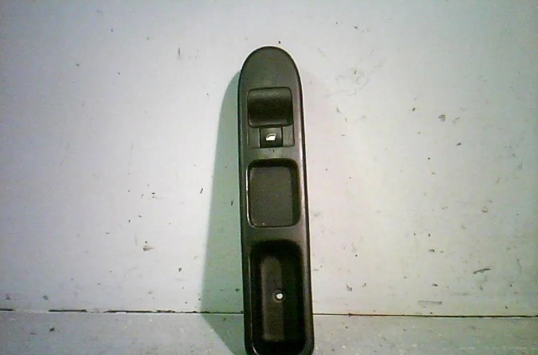 Commande lève-glace porte avant droite Peugeot 307 Break (3E) 2.0 (2002-2005) occasion — photo 2