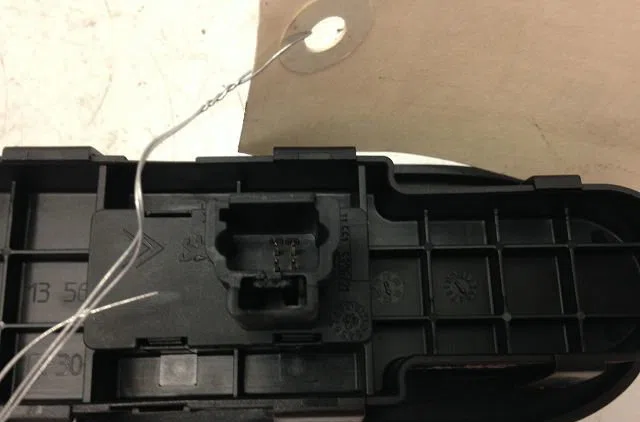 Commande lève-glace porte avant droite Peugeot 307 Break (3E) 2.0 hdi 110 (2002-2009) 5 portes occasion