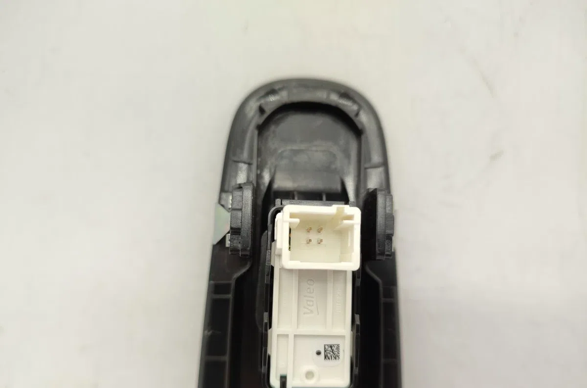 Commande lève-glace porte avant droite PEUGEOT 308 2 SW PHASE 2 BREAK occasion — photo 2