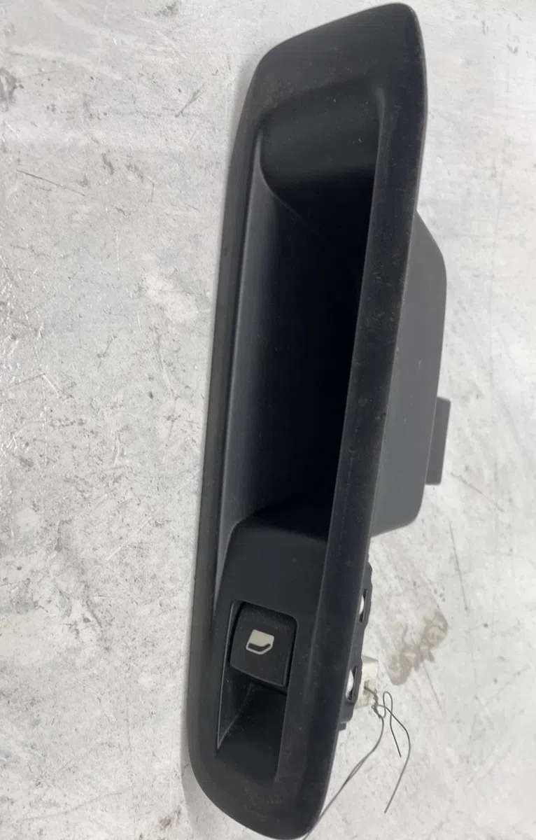 Commande lève-glace porte avant droite Peugeot 308 II (LB_, LP_, LW_, LH_, L3_) 1.6 hdi - bluehdi 115 (2013-2021) 5 portes occasion — photo 2