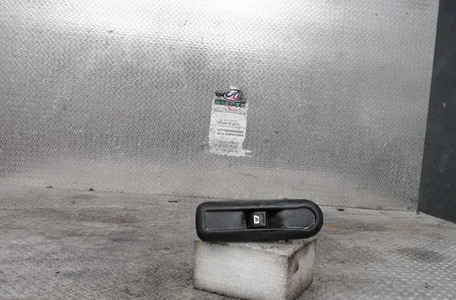 Commande lève-glace porte avant droite Peugeot 406 Coupé (8C) 2.0 16v (1997-2004) 2 portes occasion — photo 2