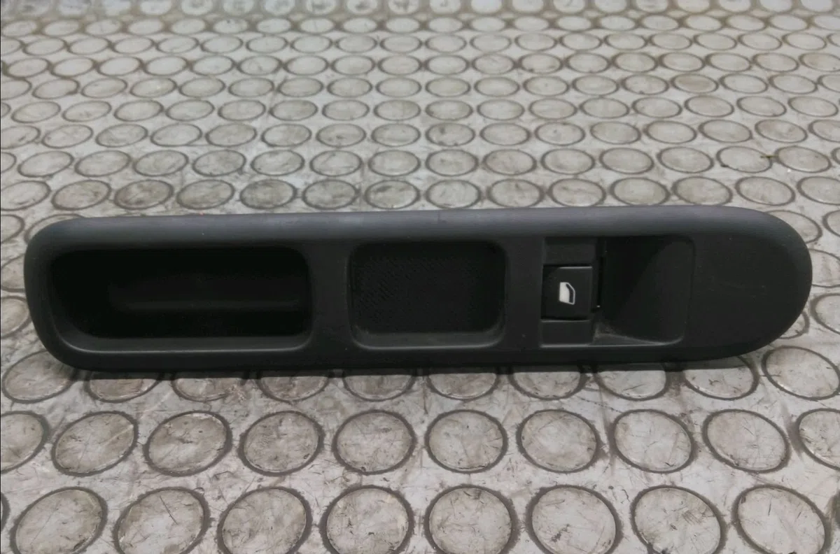 Commande lève-glace porte avant droite Peugeot 5008 (0U_, 0E_) 1.6 bluehdi 120 (2014-2017) 5 portes occasion — photo 4
