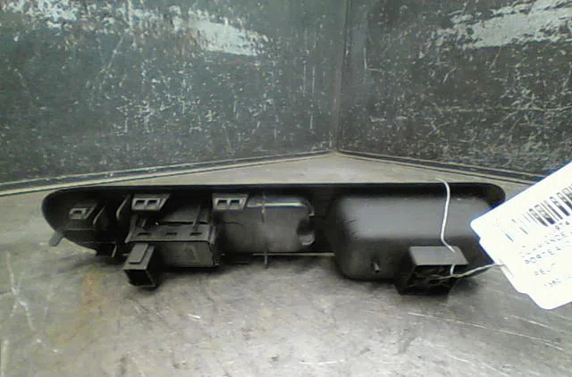 Commande lève-glace porte avant droite Peugeot 5008 (0U_, 0E_) 1.6 hdi (2010-2017) 5 portes occasion — photo 2