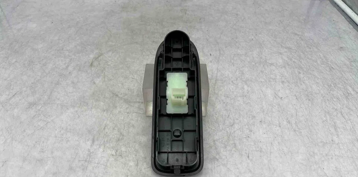 Commande lève-glace porte avant droite PEUGEOT 508 1 SW PHASE 2 BREAK occasion — photo 3