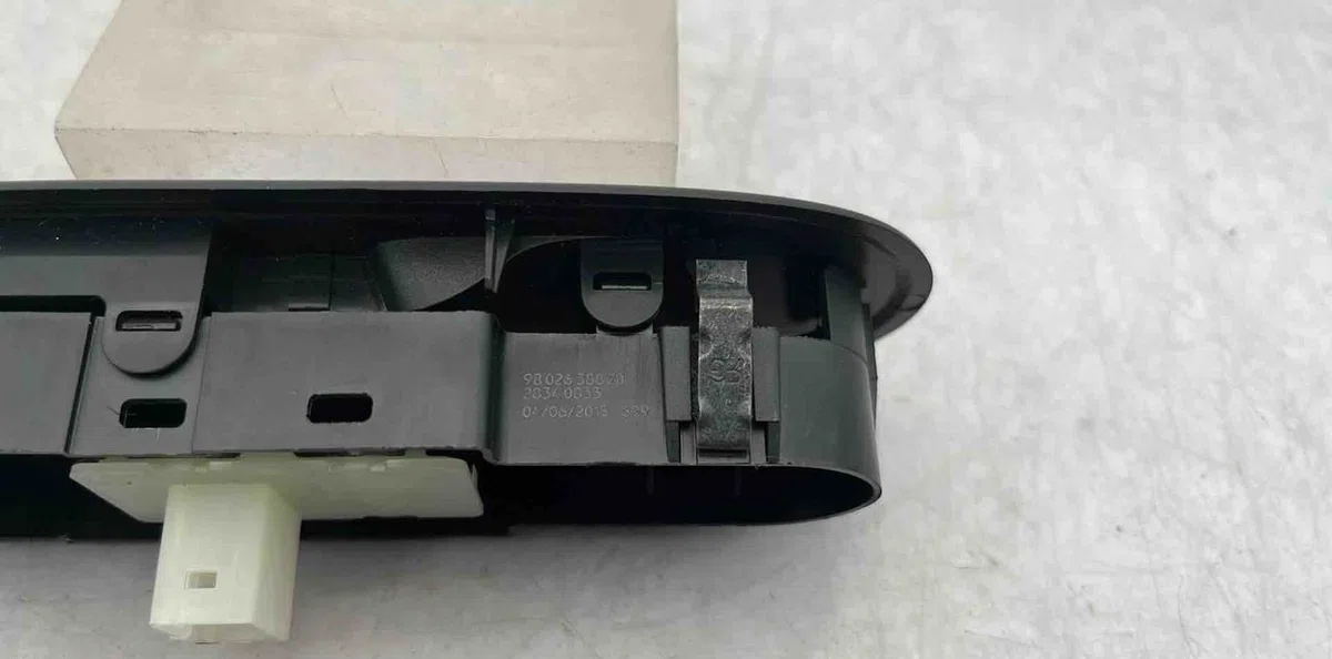 Commande lève-glace porte avant droite PEUGEOT 508 1 SW PHASE 2 BREAK occasion — photo 4