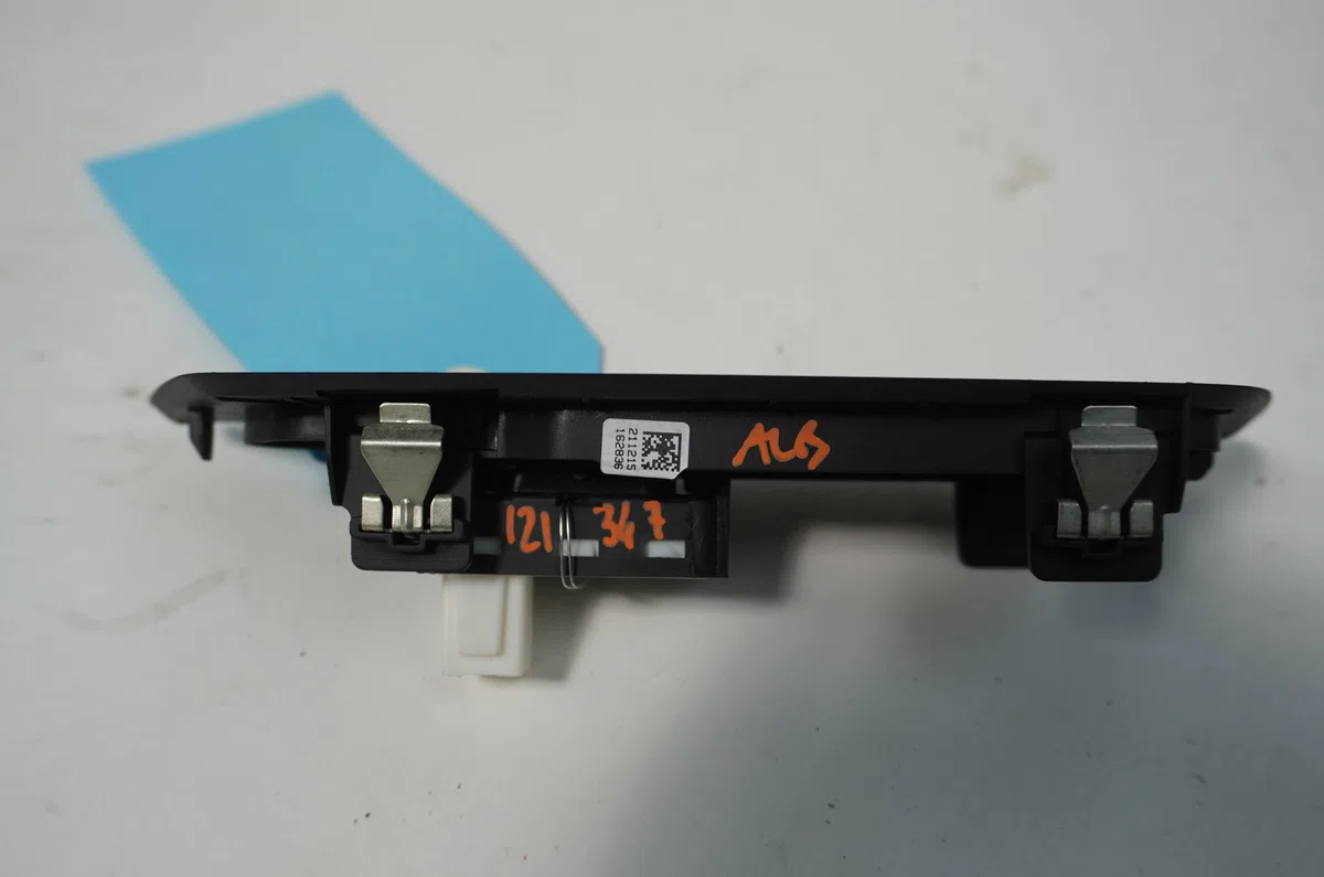 Commande lève-glace porte avant droite Peugeot 508 SW II (FC_, FJ_, F4_) 1.5 bluehdi 130 (2018) occasion — photo 2