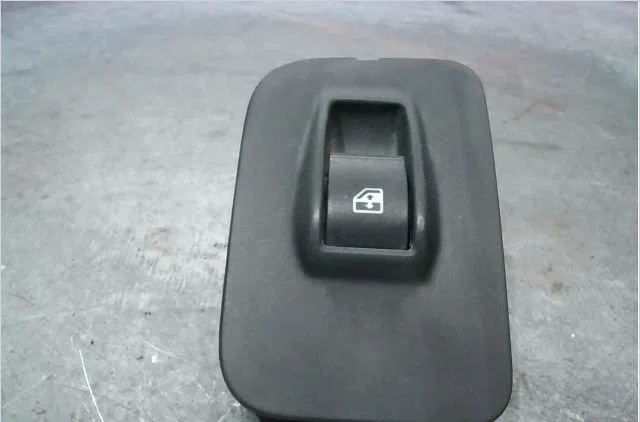 Commande lève-glace porte avant droite Peugeot BIPPER (AA_) 1.4 hdi (2008) 3 portes occasion — photo 4