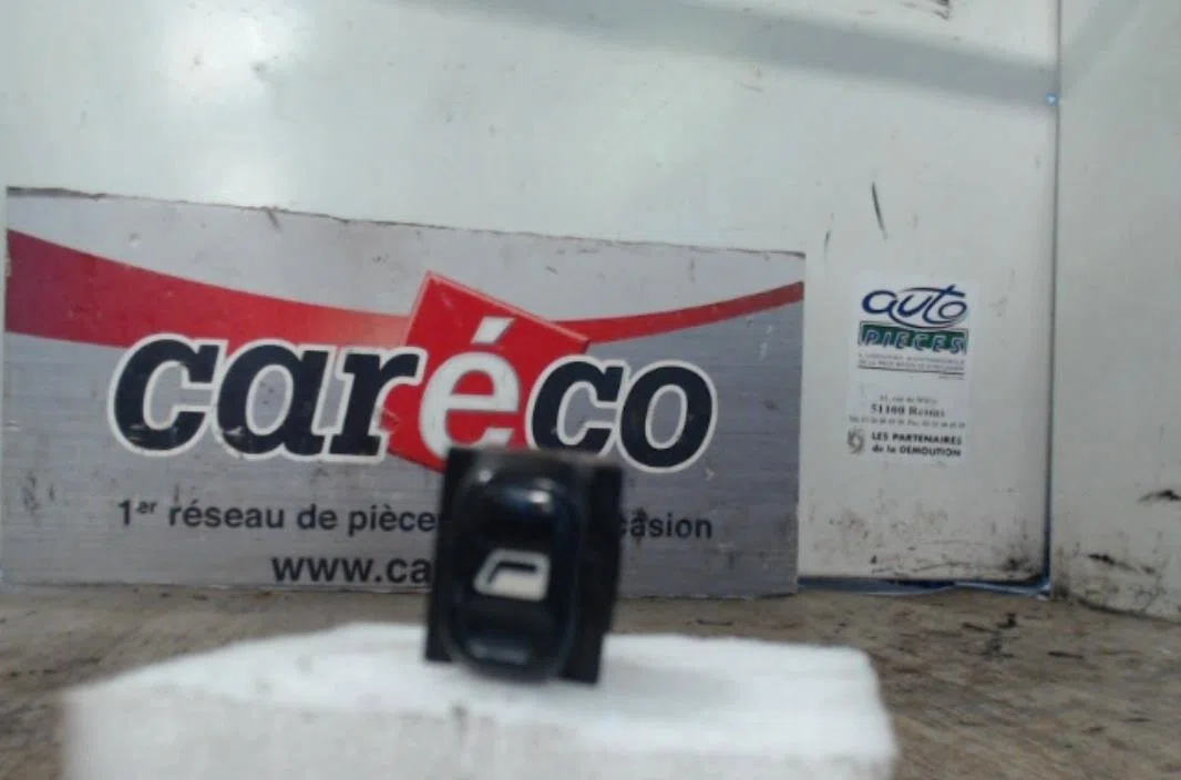 Commande lève-glace porte avant droite Peugeot PARTNER Monospace (5_, G_) 2.0 hdi (2000-2008) 3 portes occasion — photo 2