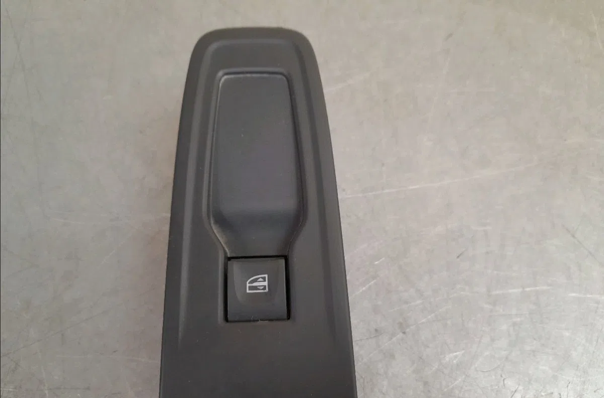 Commande lève-glace porte avant droite Renault CAPTUR I (J5_, H5_) 1.2 tce 120 (2013) occasion — photo 2