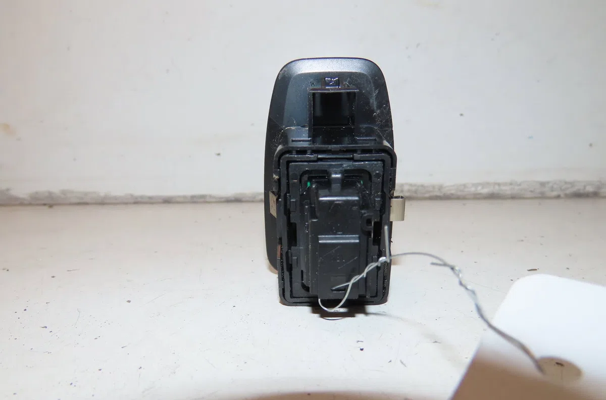 Commande lève-glace porte avant droite Renault CAPTUR II (HF_) Tce 140 (hfn0) (2020) occasion — photo 2