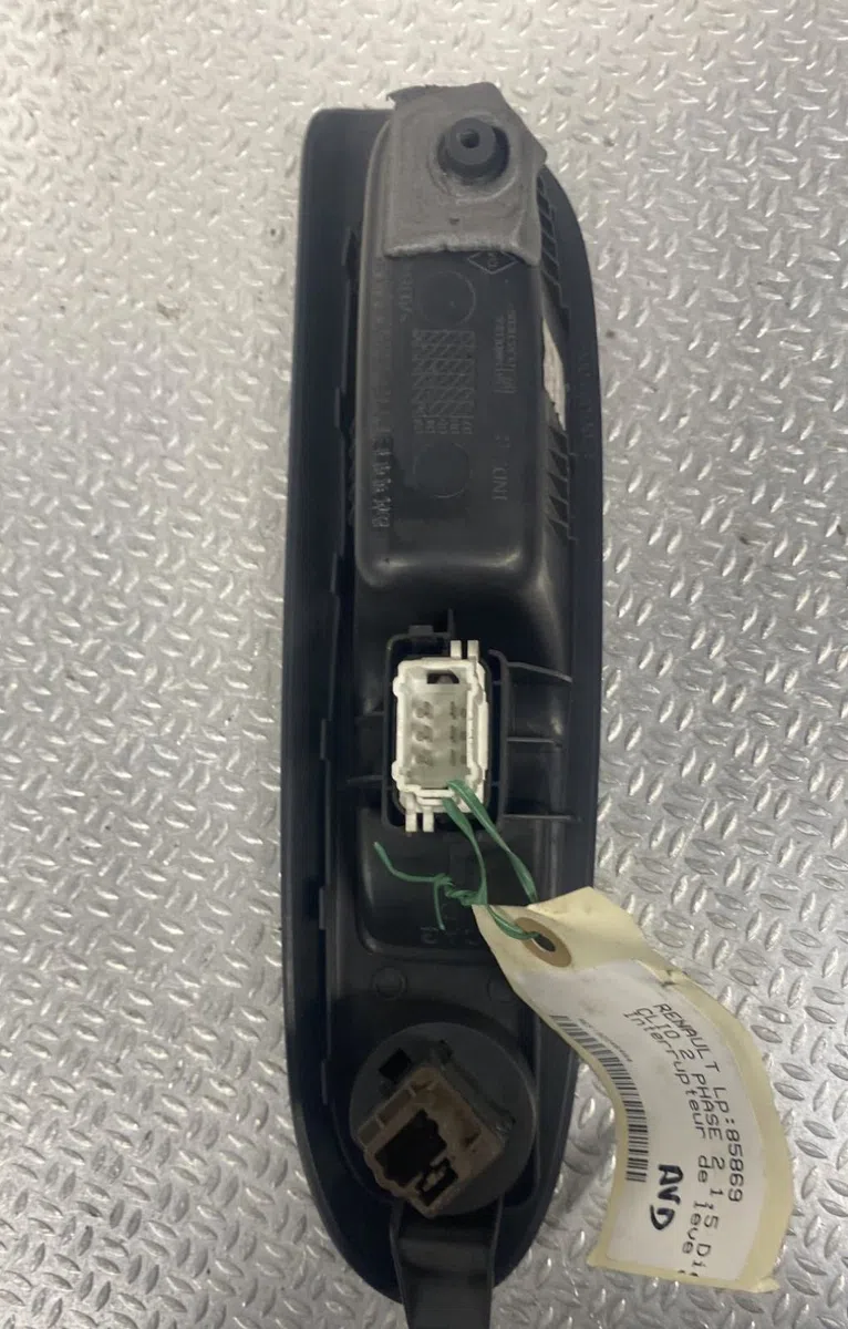 Commande lève-glace porte avant droite RENAULT CLIO 2  CLIO 2 PHASE 2 occasion — photo 2