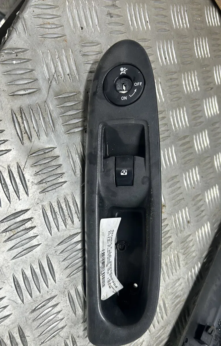 Commande lève-glace porte avant droite RENAULT CLIO 2 PHASE 2 occasion — photo 2
