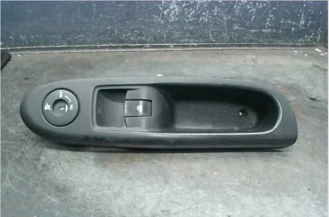 Commande lève-glace porte avant droite Renault CLIO II (BB_, CB_) 1.2 (bb0a, bb0f, bb10, bb1k, bb28, bb2d, bb2h, cb0a,... (1998- occasion — photo 3