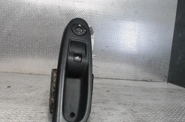 Commande lève-glace porte avant droite Renault CLIO II (BB_, CB_) 1.5 dci (b-c2j) (2004-2012) occasion — photo 2