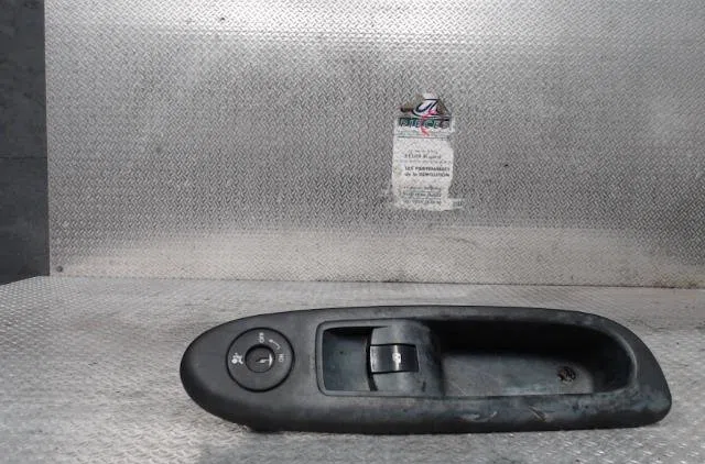 Commande lève-glace porte avant droite Renault CLIO II (BB_, CB_) 1.5 dci (b-cb08) (2001-2005) 5 portes occasion