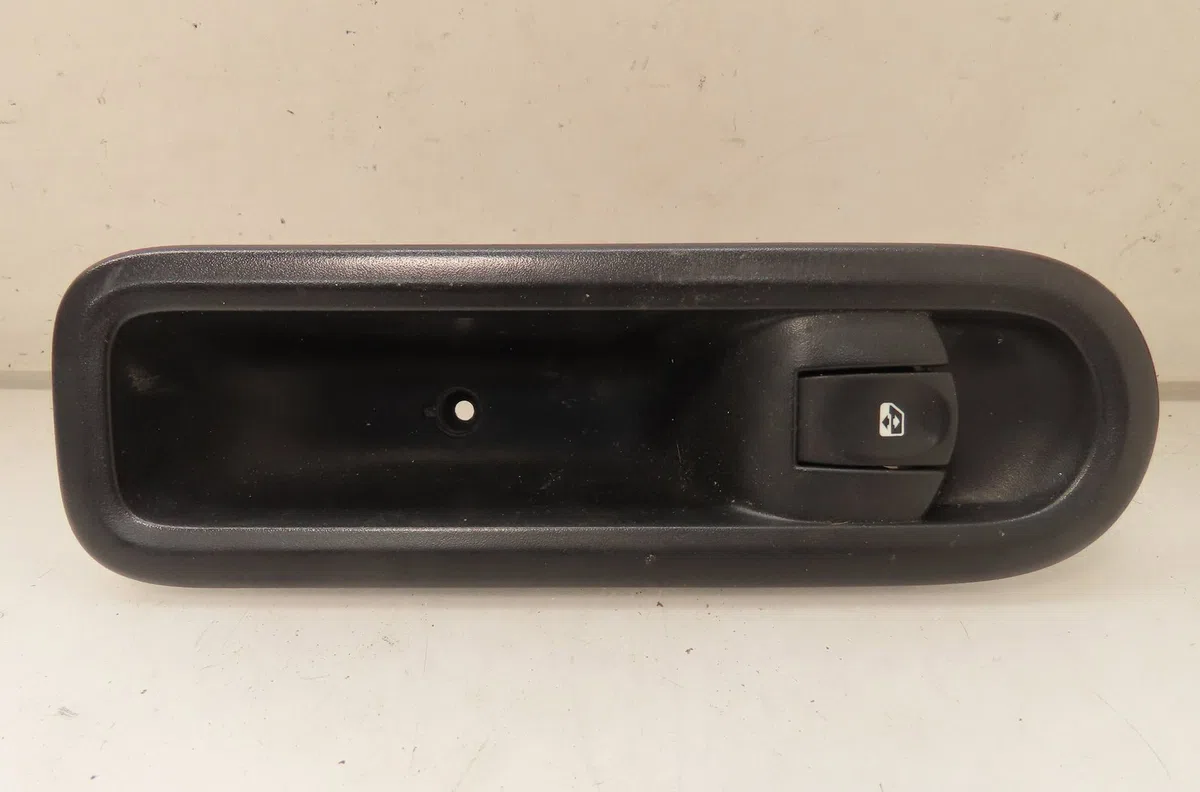 Commande lève-glace porte avant droite Renault CLIO III (BR0-1, CR0-1) 1.5 dci (2010-2014) 5 portes occasion