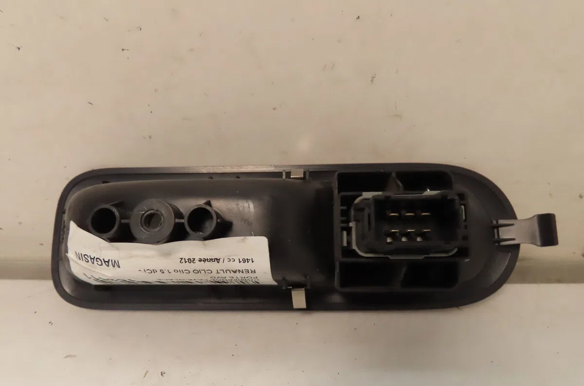 Commande lève-glace porte avant droite Renault CLIO III (BR0-1, CR0-1) 1.5 dci (2010-2014) 5 portes occasion