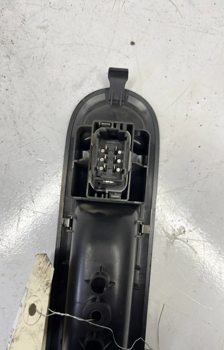 Commande lève-glace porte avant droite Renault CLIO III (BR0-1, CR0-1) 1.5 dci (c-br0g, c-br1g) (2005-2012) 5 portes occasion — photo 2