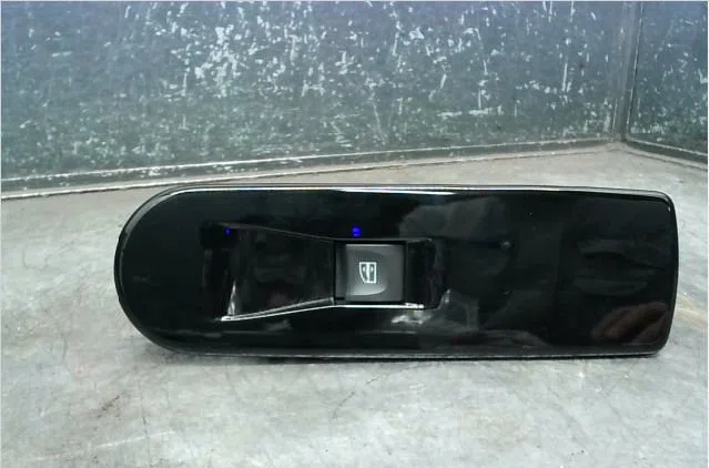 Commande lève-glace porte avant droite RENAULT CLIO IV 2014 occasion — photo 2