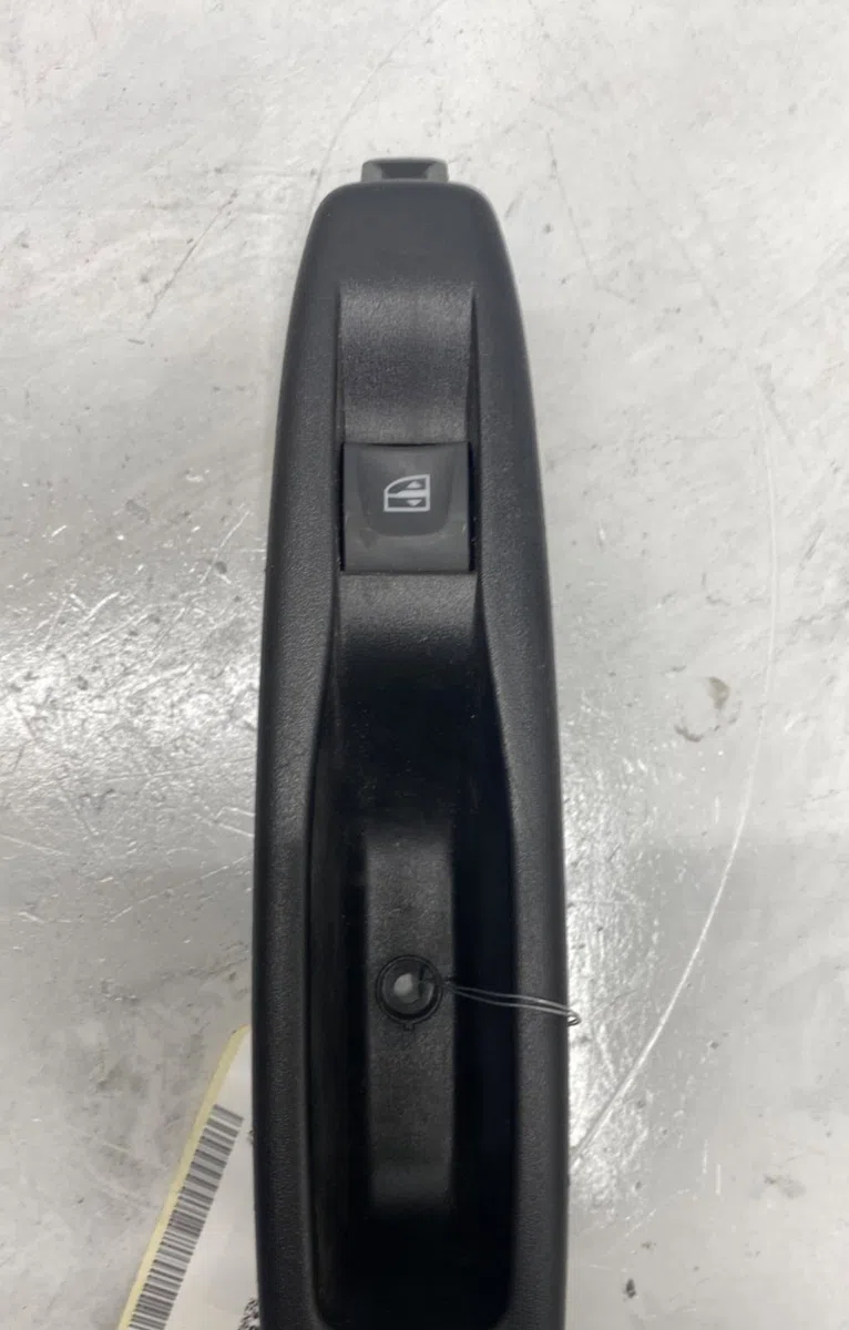 Commande lève-glace porte avant droite Renault CLIO IV Grandtour (KH_) 1.5 dci 90 (khn3, khn4) (2012) 5 portes occasion