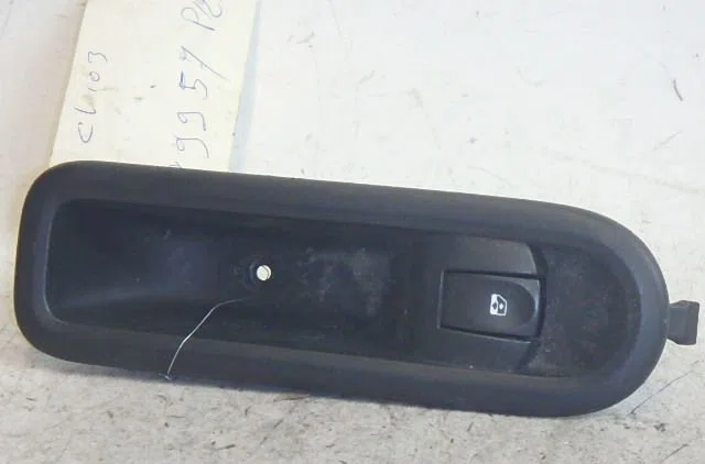 Commande lève-glace porte avant droite RENAULT CLIO occasion — photo 2