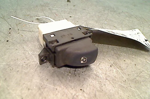 Commande lève-glace porte avant droite Renault ESPACE III (JE0_) 2.2 12v td (je0e, je0h, je0p) (1996-2000) occasion — photo 2