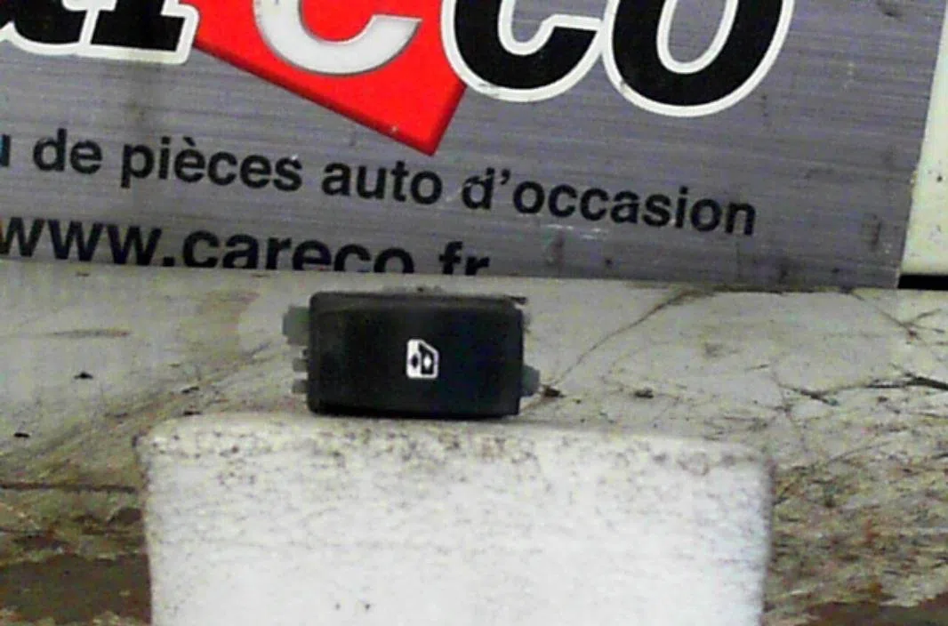 Commande lève-glace porte avant droite RENAULT GRAND SCENIC 2  GRAND SCENIC 2 PHASE 1 occasion — photo 2