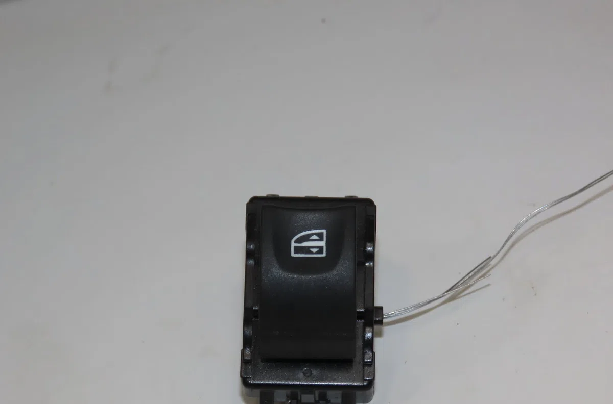 Commande lève-glace porte avant droite Renault GRAND SCÉNIC III (JZ0-1_) 1.5 dci (2009) 5 portes occasion