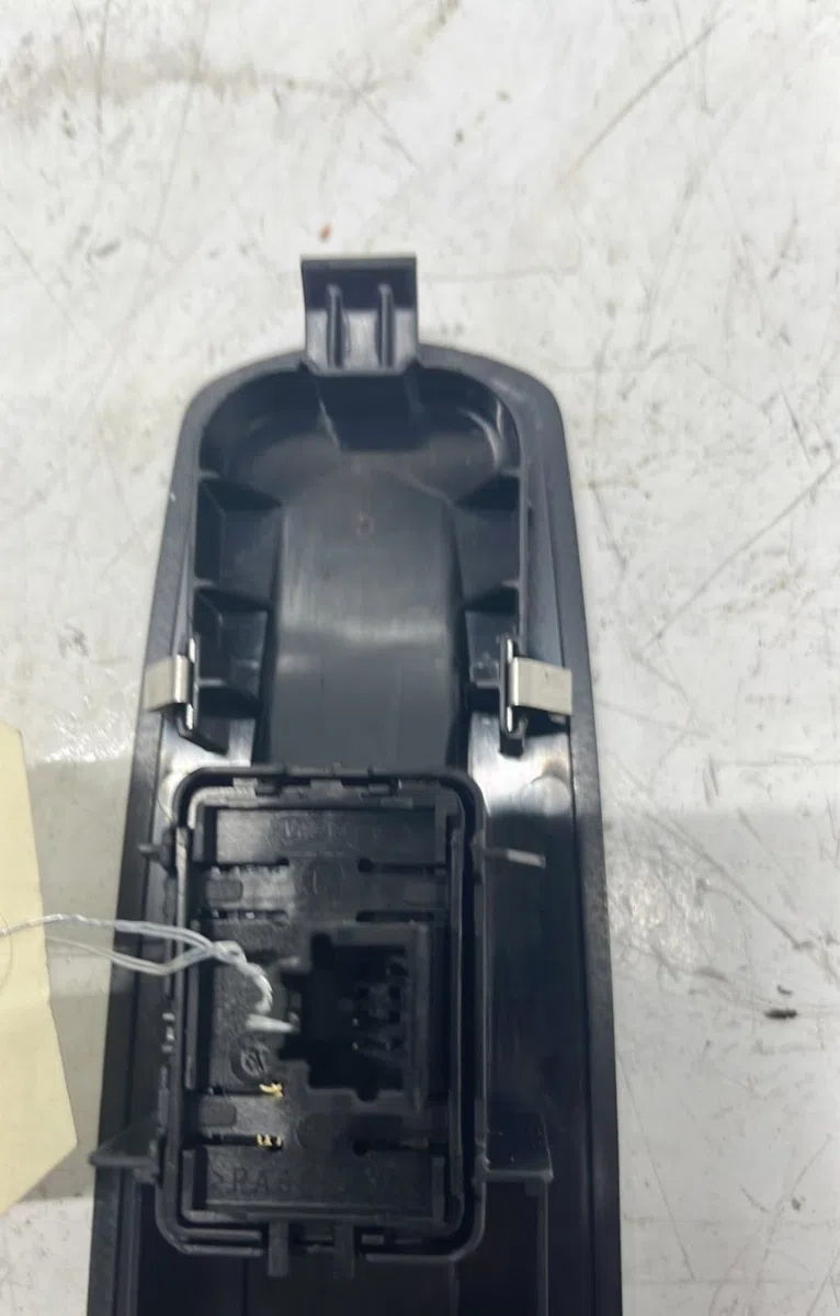 Commande lève-glace porte avant droite Renault GRAND SCÉNIC III (JZ0-1_) 1.6 dci (jz00, jz12) (2011) 5 portes occasion — photo 2