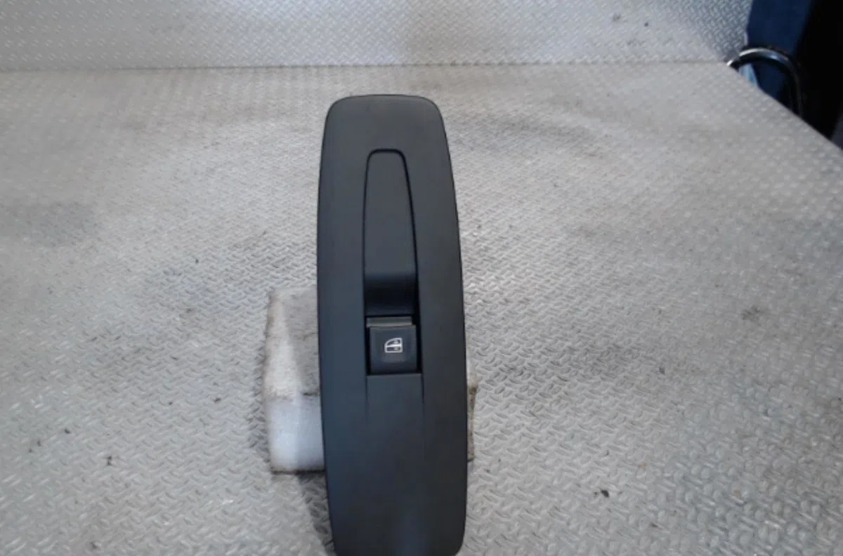 Commande lève-glace porte avant droite Renault KADJAR (HA_, HL_) 1.2 tce 130 (2015) occasion — photo 2