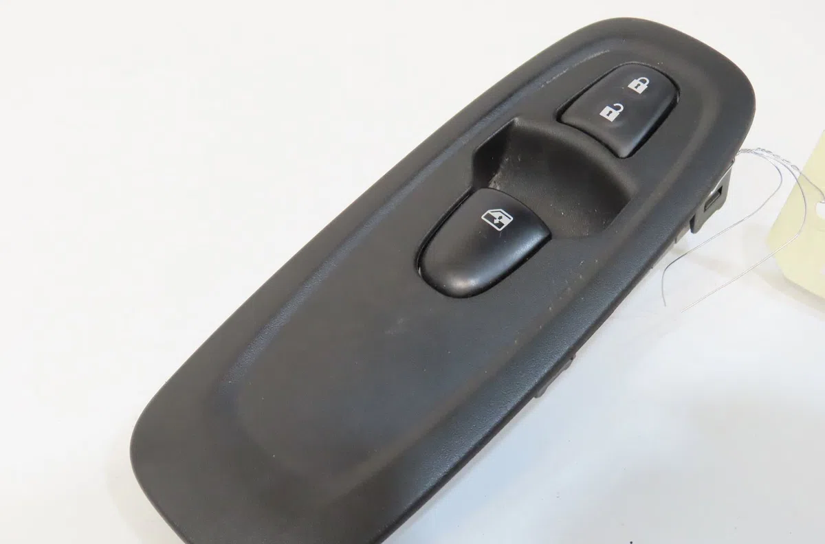 Commande lève-glace porte avant droite Renault KADJAR (HA_, HL_) 1.5 dci 110 (hla3) (2015) occasion