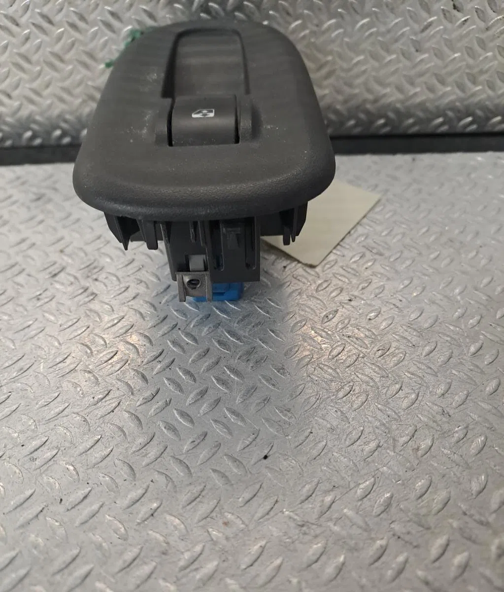 Commande lève-glace porte avant droite RENAULT KANGOO 2 PHASE 1 occasion