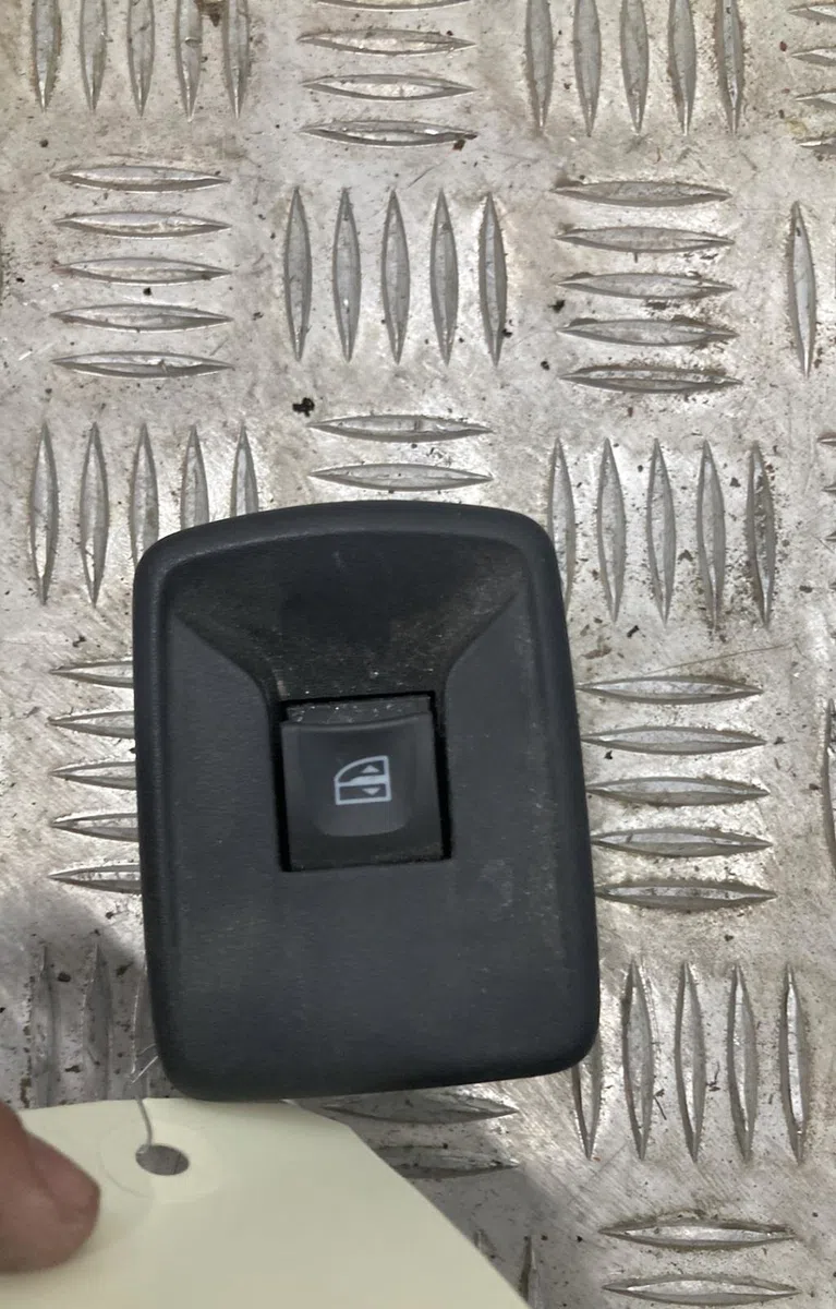 Commande lève-glace porte avant droite RENAULT KANGOO 2 PHASE 2 occasion — photo 4
